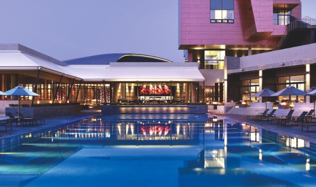 “高尔夫俱乐部 户外泳池